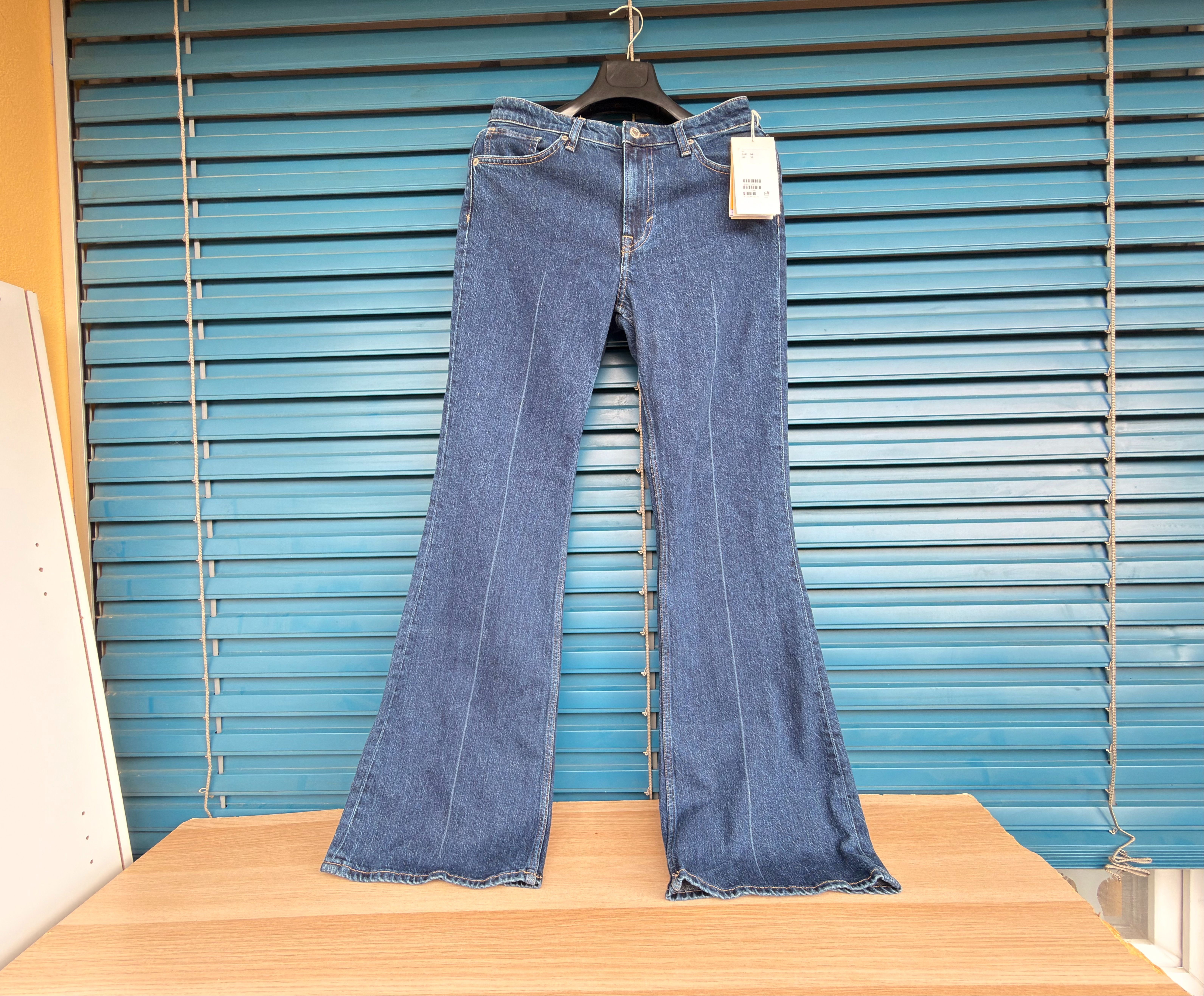 Jean flare H&M taille 38 - photo 1 sur TheSwissDeal