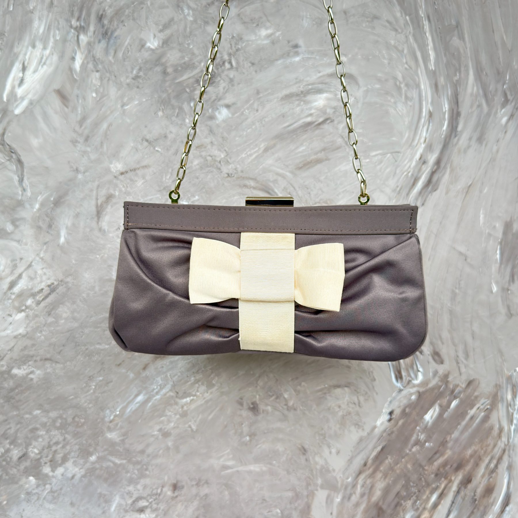 Pochette de Soirée – Taupe / Nœud Crème - photo 1 sur TheSwissDeal