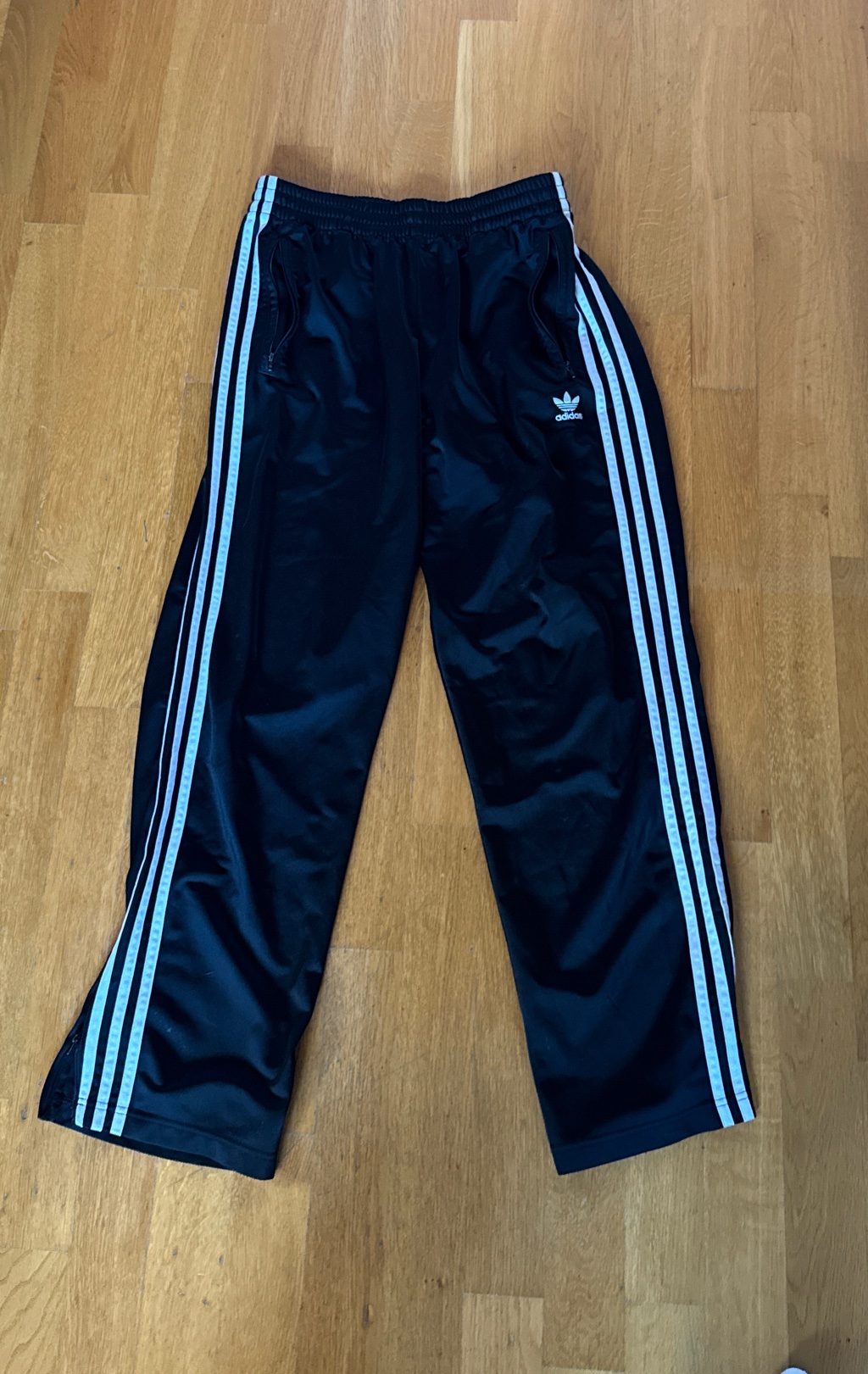 Jogging adidas taille m - photo 1 sur TheSwissDeal