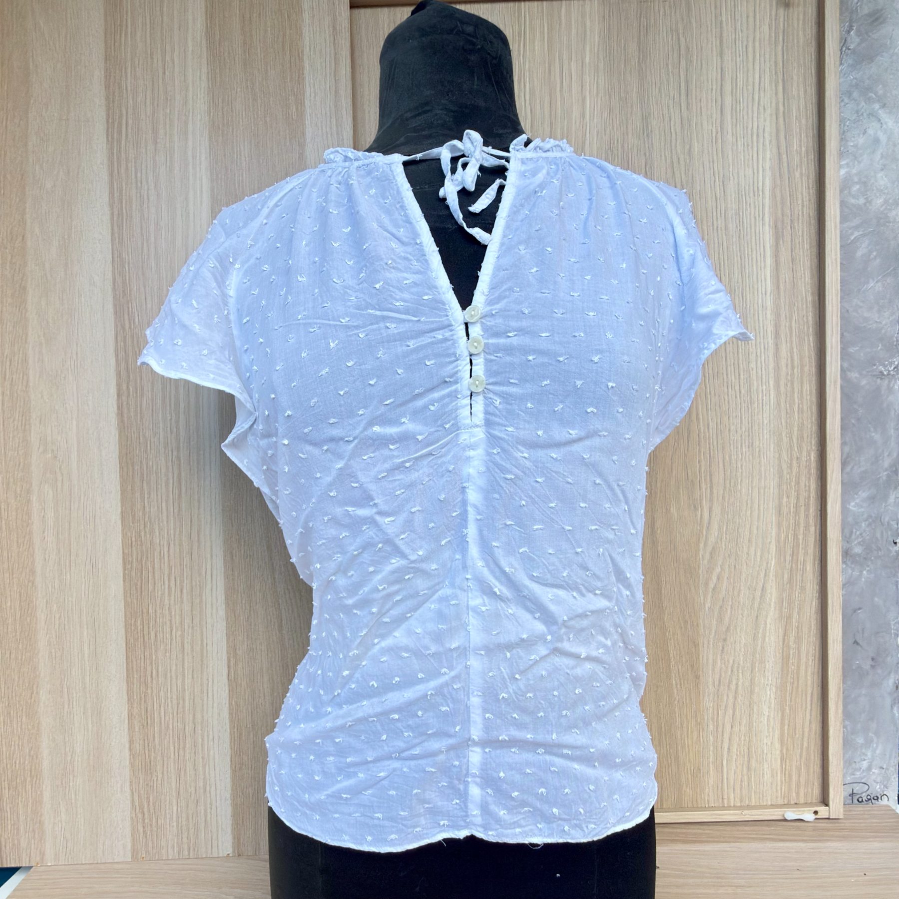 Blouse blanche H&M à pois texturés - photo 1 sur TheSwissDeal
