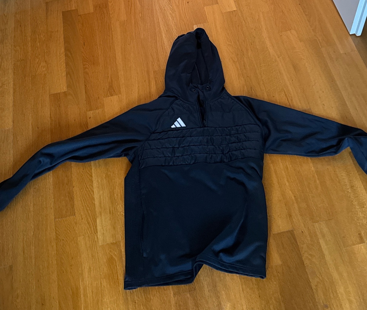 Haut zip adidas sans fermeture - photo 1 sur TheSwissDeal