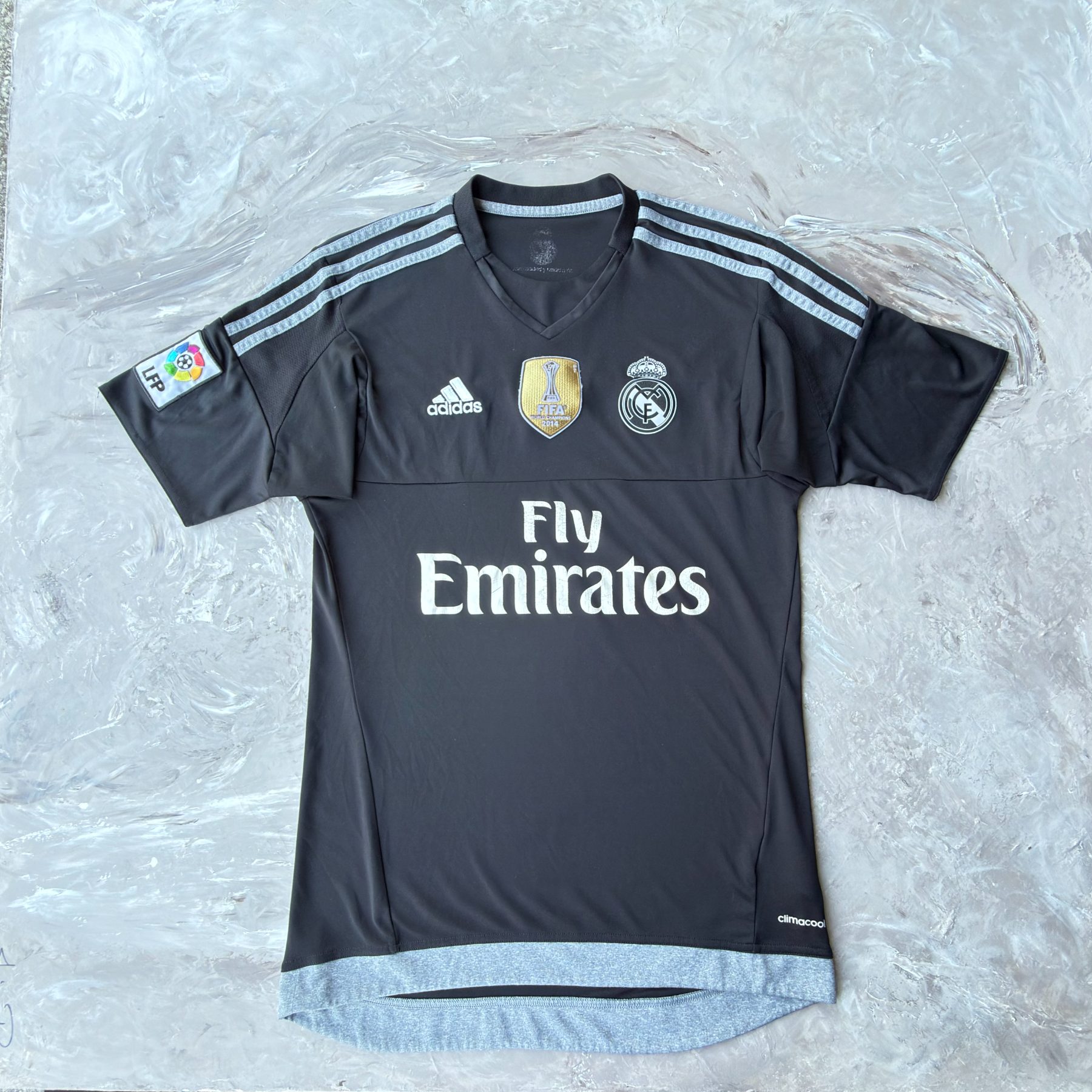Maillot Real Madrid 2015/16 — Adidas - photo 1 sur TheSwissDeal