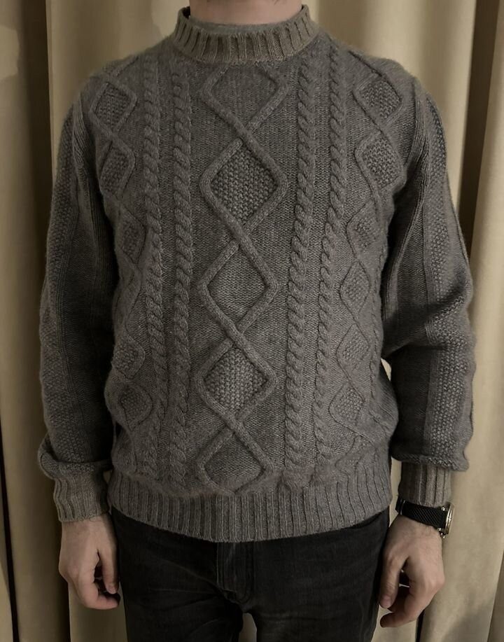 Herrenpullover aus Kaschmir von **Loro Piana**, Original.